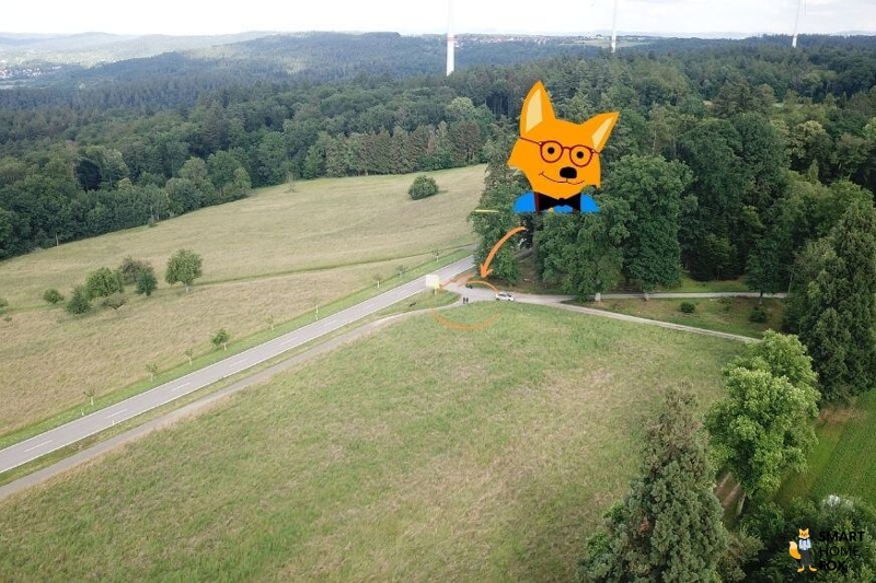 Die DJI Mavic Mini 2 macht ein Bild von den Smart-Home-Fox Experten aus hunderten Metern entfernung